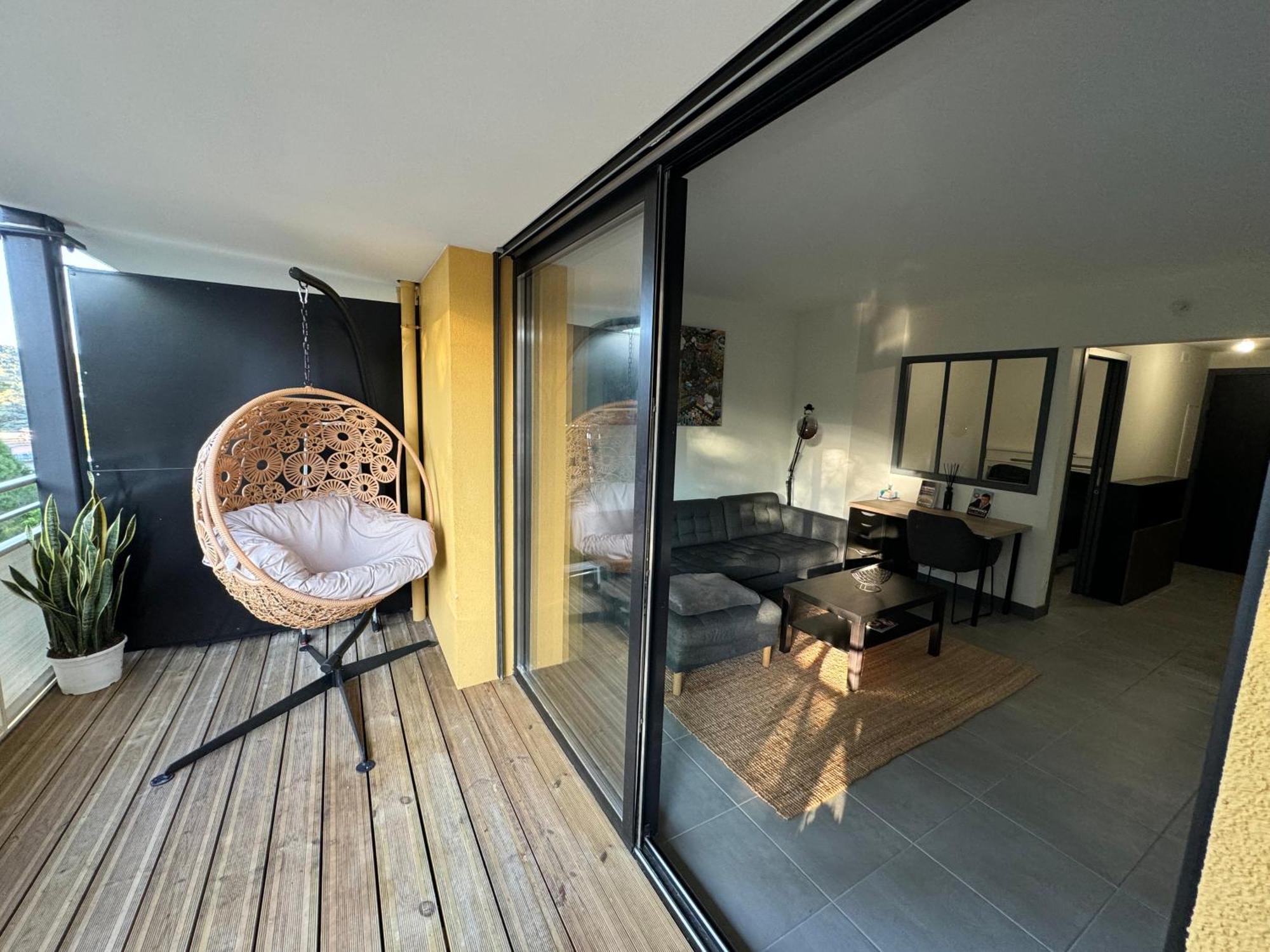 Tres Bel Appartement Кан Екстериор снимка